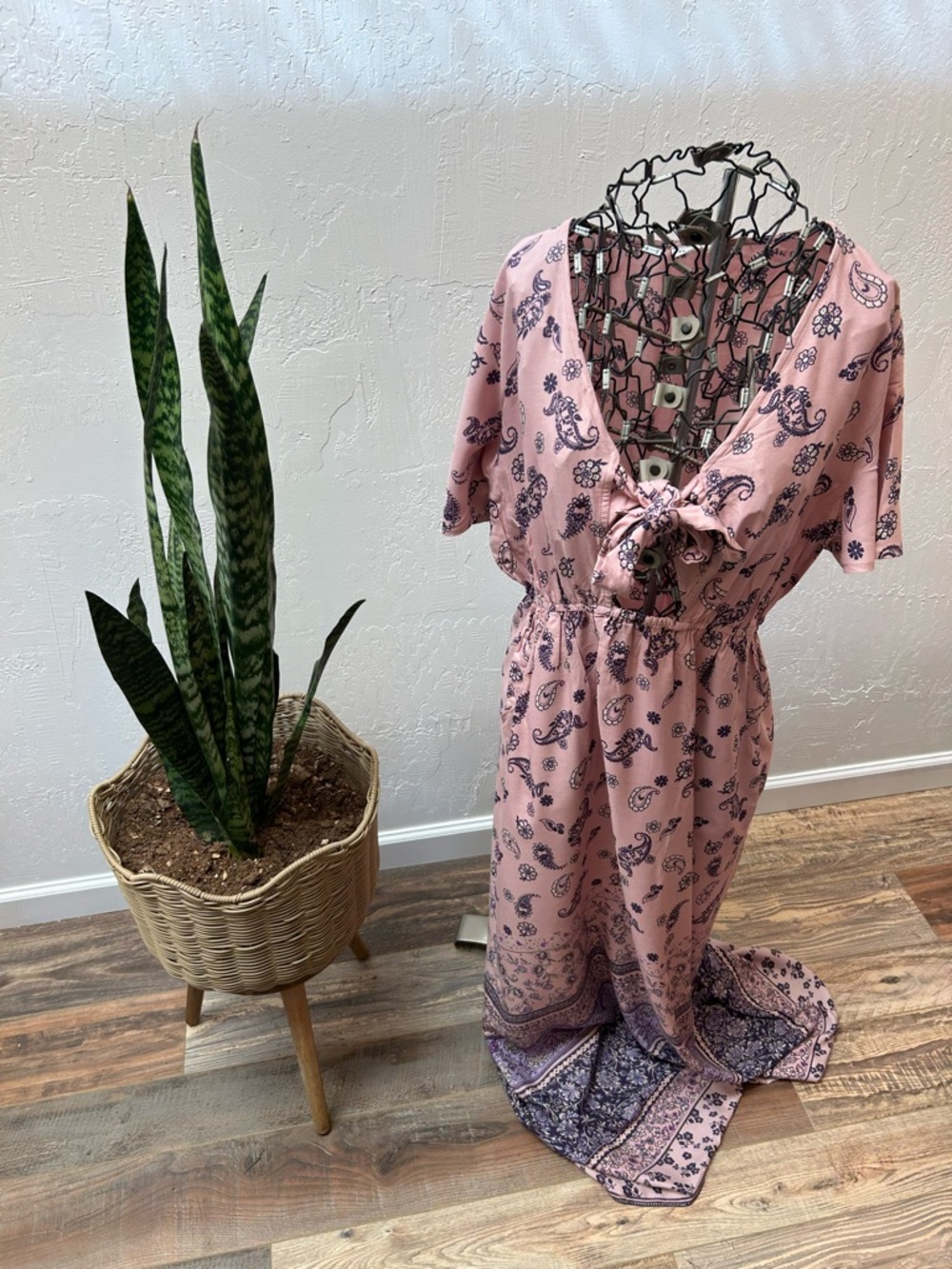 En‎ Creme Pink Paisley Tie-Front Maxi Dress
